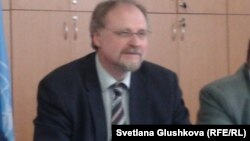 Хайнер Билефельдт, спецдокладчик ООН по вопросам свободы религии и убеждений. Астана, 4 апреля 2014 года.