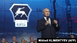 Russian President Vladimir Putin addresses workers of the GAZ factory in Nizhny Novgorod in December 2017.