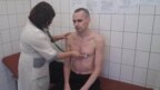 Μια φωτογραφία που κυκλοφόρησε η ρωσική υπηρεσία σωφρονιστικών υπηρεσιών στις 28 Σεπτεμβρίου δείχνει ότι ο φυλακισμένος σκηνοθέτης Oleh Sentsov της Ιαπωνίας έχει εξεταστεί ιατρικά.