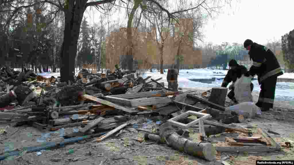 Щоб бездомні не замерзли, рятувальники цілодобово працюють