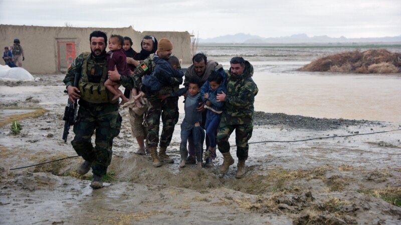 Во поплави во Авганистан загинаа 32 лица 