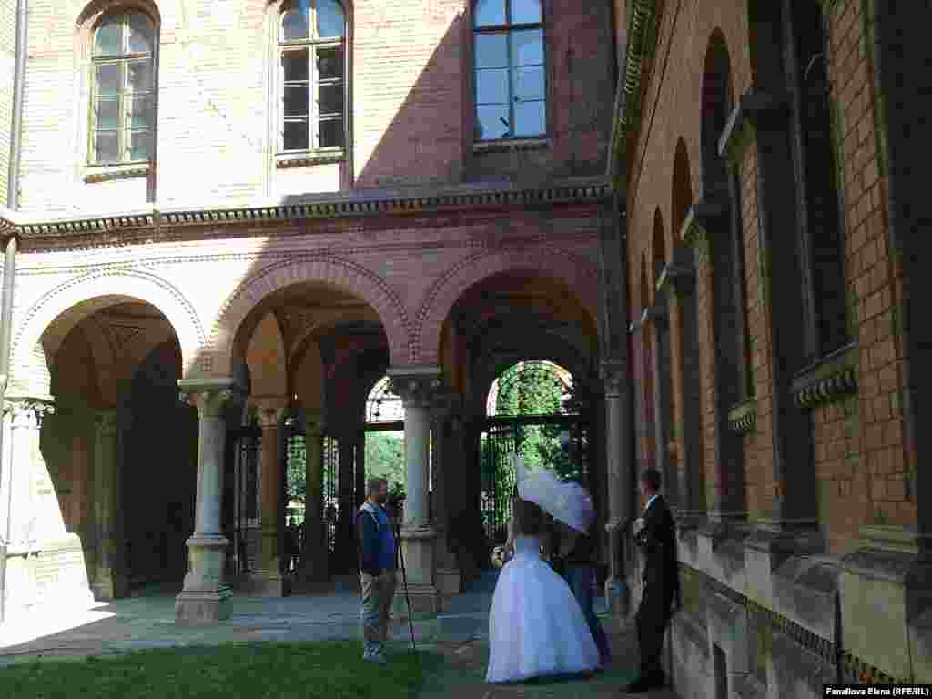 Свадьба во внутреннем дворике Университета