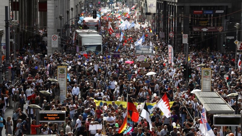 Блокади на улиците откако полицијата го прекина протестот во Берлин