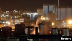 Пажар пасьля выбуху на фабрыцы на нафтахімічным заводзе ў Тарагоне, 14 студзеня 2020 году