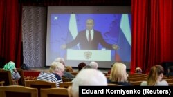 Imaginea preşedintelui rus Vladimir Putin, proiectată la un azil de bătrâni, Stavropol, 20 februarie 2019