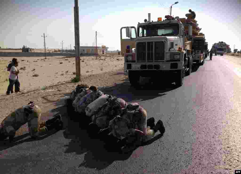 Egyptian soldiers pray as they are deployed in the northern Sinai town of Al-Arish on July 16. With an insurgency threatening its sensitive border with Israel, Egypt&#39;s military is preparing to go on the offensive against Sinai militants who have escalated attacks since President Muhammad Morsi&#39;s ouster. (AFP)