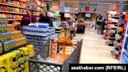 Aşgabadyň azyk dükanlarynda möhleti geçen harytlar satylýar