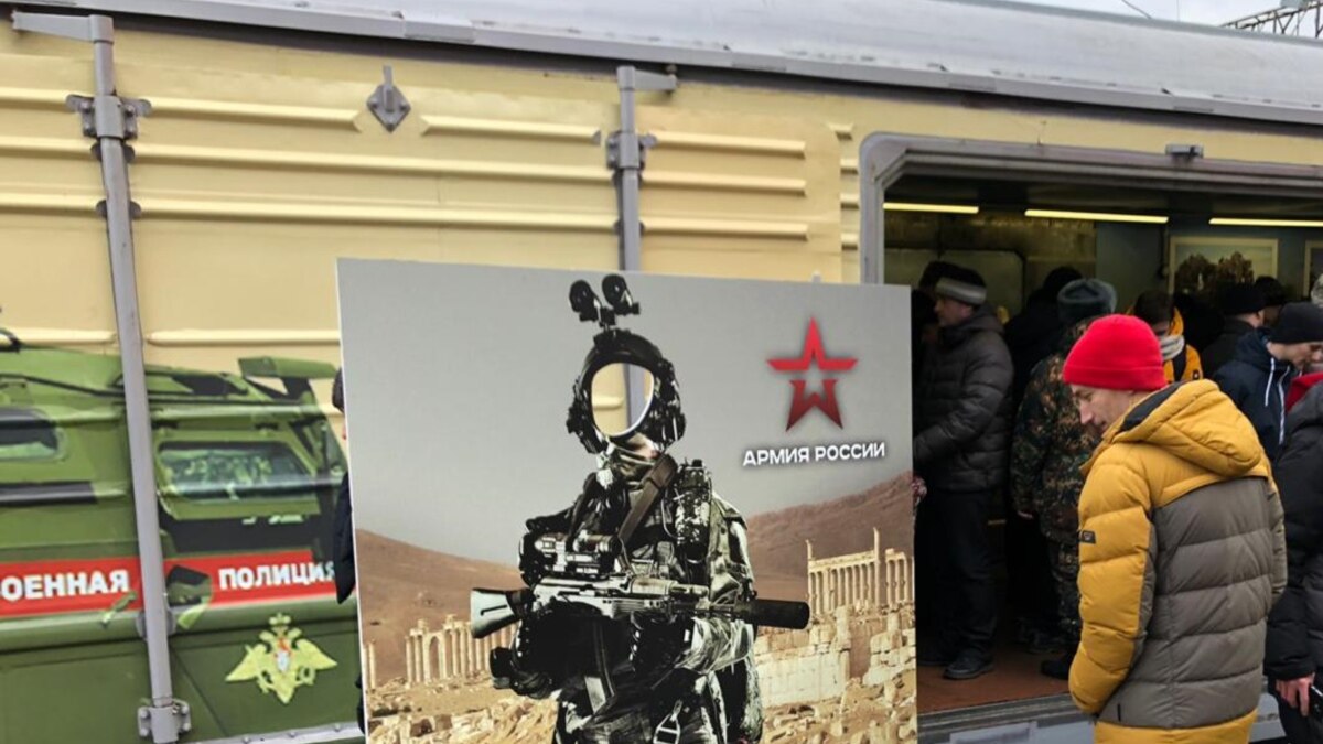 Aboard Russia's Propaganda Train Of 'Syrian War Trophies'