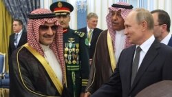 14 октября 2019 года: Саудовский принц Валид бин Талал жмет руку Владимиру Путину