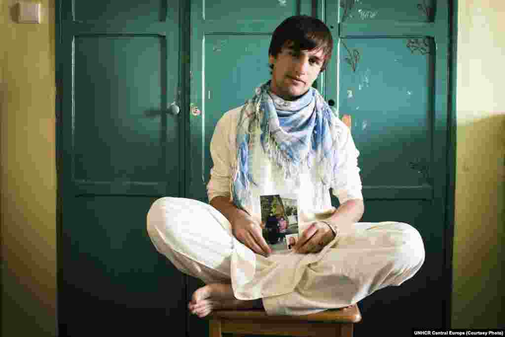 Wais was 15 when he had to flee Afghanistan because of growing feuds between local warlords in his home province Parwan. Now he lives in Warsaw. "My mother gave me a ring and some family pictures. They are my most precious souvenirs from home," the young refugee says.
