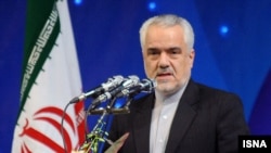Мухаммад Реза Рахимидің Иран вице-президенті кезіндегі суреті.
