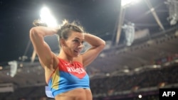 U.K. -- Russia's Elena Isinbaeva gestures at the end of the women's pole vault final at the athletics event of the London 2012 Olympic Games, 06Aug2012