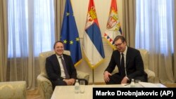 Sastanak evropskog komesara za proširenje Olivera Varheljija (Varhelyi) (levo) i predsednika Srbije Aleksandra Vučića (desno) u Beogradu 6. februara 2020. 