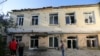 Разрушенная обстрелами больница в Донецке 