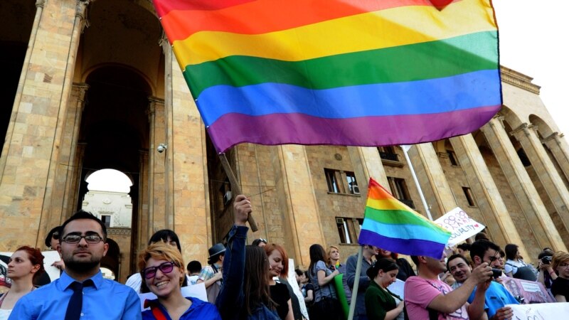 Doi bărbați transgender din România au obținut câștig la CEDO într-un caz de schimbarea genului în actele de identitate