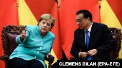«Права і свободи, узгоджені в Основному законі Гонконгу, повинні бути захищені», – сказала Меркель 6 вересня після зустрічі з прем’єр-міністром Китаю Лі Кецяном