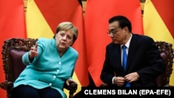 Kancelarja gjermane, Angela Merkel, dhe kryeministri i Kinës,  Li Keqiang.