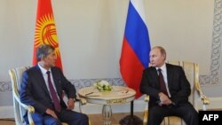 Алмазбек Атамбаев жана Владимир Путин 