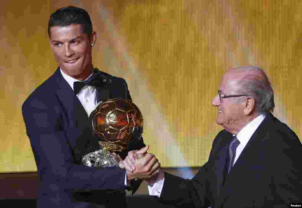 Real Madrid&#39;s Cristiano Ronaldo of Portugal is congratulated by FIFA President Sepp Blatter after winning the FIFA Ballon d&#39;Or 2014 as the year&#39;s best player during an awards ceremony at the Kongresshaus in Zurich, Switzerland. (Reuters/Arnd Wiegmann)