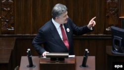 Ukrainian President Petro Poroshenko delivers a speech in the Polish parliament in Warsaw on December 17. 