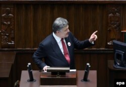 Президент України Петро Порошенко під час виступу у польському Сеймі. Варшава, грудень 2014 року