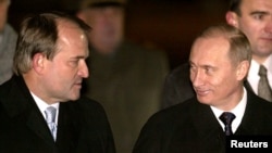 Russian President Vladimir Putin (right) made his pledge to oligarch Viktor Medvedchuk (left), who heads a pro-Russia organization in Ukraine. 