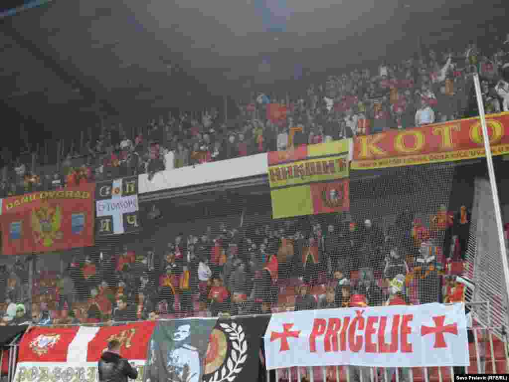 Češka - Crnogorski navijači na stadionu Sparta, prag, 11.11.2011. Foto: RSE / Savo Prelević