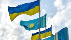 Флаги Украины и Казахстана. Иллюстративное фото