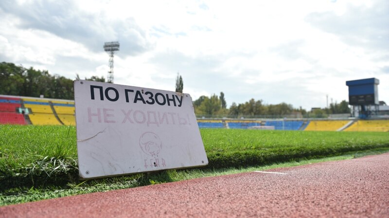Өмүрбекова Бишкектеги стадионду оңдоого тапшырма берди 
