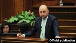 Armenia -- Martin Galstian, the sole candidate for the post of Central Bank governor, speaks in the parliament, Yerevan, April 16, 2020.