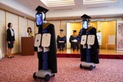 Виртуальное получение выпускниками одного из университетов Токио дипломов о высшем образовании. 18 апреля 2020 года