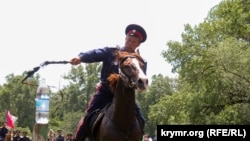 Rusiye cenübindeki kazaklarnıñ cigit-showsı, Aqmescit, 2015 senesi iyün 6 künü