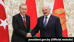 Раҷаб Таййиб Эрдуғон ва Александр Лукашенко