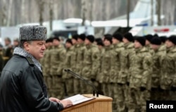 Ukrainian President Petro Poroshenko address the troops: "I don't want anyone to have any illusions or to seem like I'm naive."