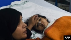 An injured Pakistani child victim of a suicide blast rests in a hospital in Lahore on March 28, 2016.