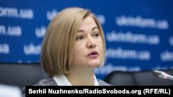 Українська сторона також наполягає на негайному створенні механізму за участі Росії і Міжнародного комітету Червоного Хреста з пошуку зниклих безвісти, в першу чергу на окупованих територіях, заявила Ірина Геращенко