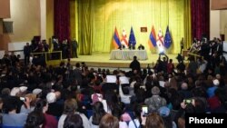 Georgia - Armenian Prime Minister Nikol Pashinian and Georgian Foreign Minister Mikheil Janelidze meet with residents of Akhalkalaki, 31 May 2018.