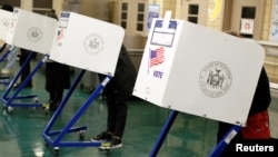 ԱՄՆ - Միջանկյալ ընտրությունների քվեարկությունը Նյու Յորքի ընտրատեղամասերից մեկում, 6-ը նոյեմբերի, 2018թ․