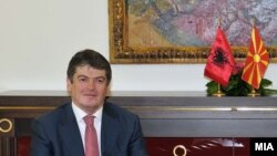 претседателот на Албанија Бамир Топи 