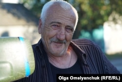 60-річний Олександр із селища Сопине не хоче, щоб українські війська відходили з району Азовського моря