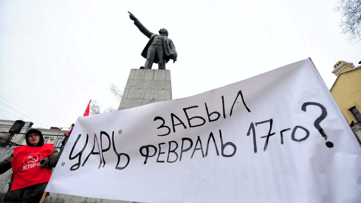 Против установила. Троцкий протестует против вмешательства в дела России. Лозунги мы против геноцида.