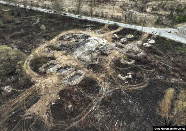 Окопы, вырытые российскими военными в Рыжем лесу возле Чернобыльской АЭС во время оккупации этой территории. Почва здесь поглотила наибольшую часть выброса радиоактивной пыли при взрыве реактора в 1986 году, апрель 2022 года