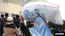 آرشیف، توزیع کمک های غذایی به فامیل‌های نیازمند در کابل