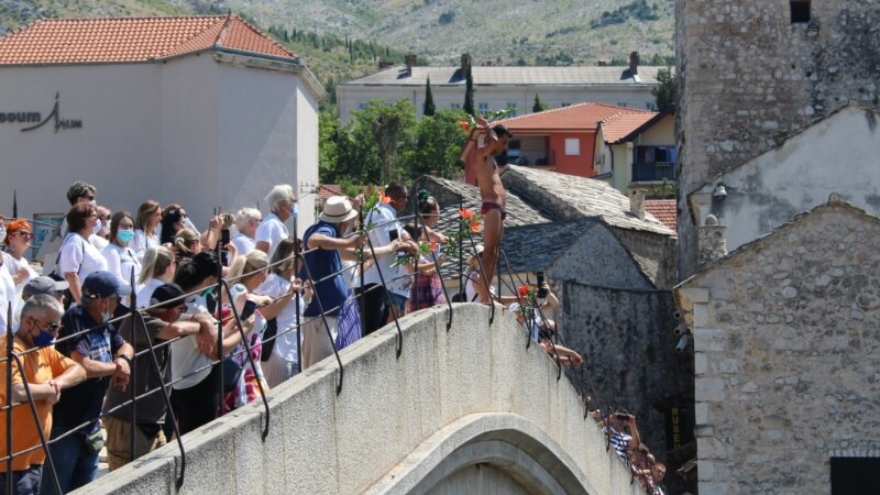 Mostar: Skok bez aplauza za Srebrenicu