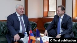 Armenia - Defense Minister Davit Tonoyan (R) meets with CSTO Secretary General Yuri Khachaturov, 17May, 2018