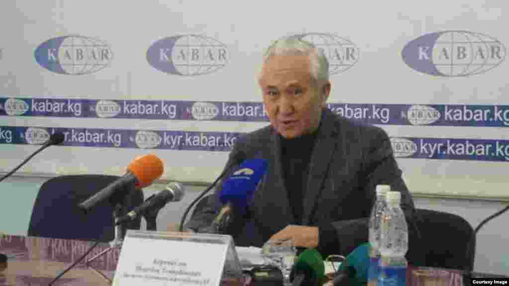 Медетбек Керимкулов исполнял обязанности премьер-министра с 20 июня 2005 года по 10 июля 2005 года. 
