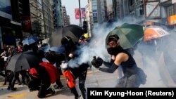 Nga protestat në Hong Kong...