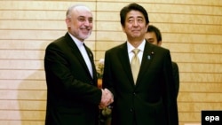 آقای صالحی در ژاپن با شینزو آبه، نخست وزیر این کشور دیدار کرد.