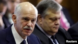 Greek Prime Minister George Papandreou (left) at an urgent cabinet meeting with Finance Minister Evangelos Venizelos in Athens on November 3