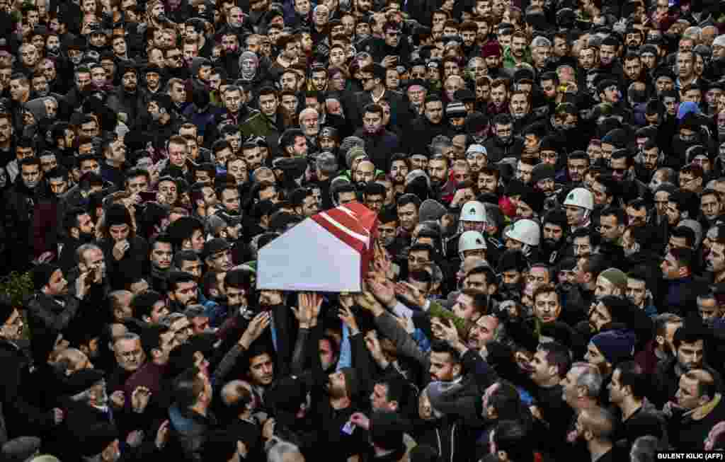 People carry the coffin of Yunus Gormek, 23, one of the victims of the Reina nightclub attack, during his funeral ceremony in Istanbul on January 2. (AFP/Bulent Kilic)